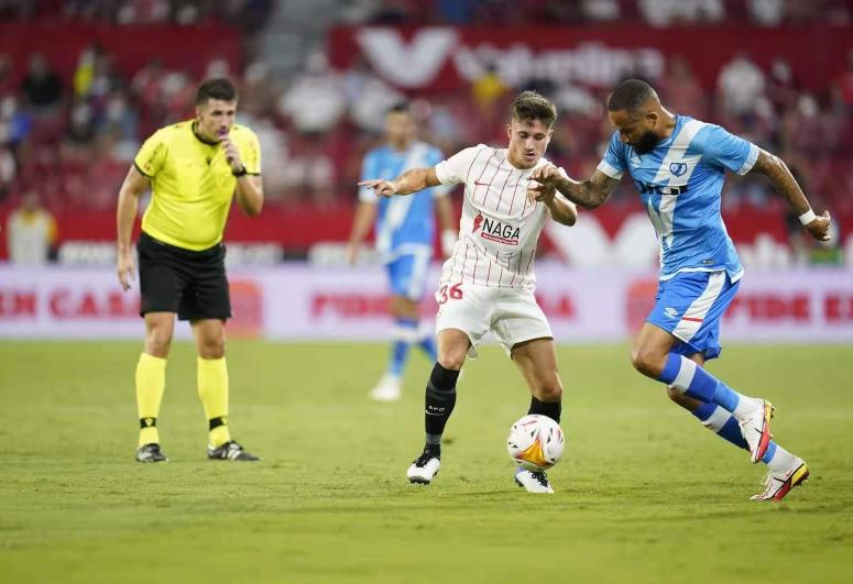 开云体育官网-美国碾压塞维利亚，奥亚尔萨瓦尔刷新纪录