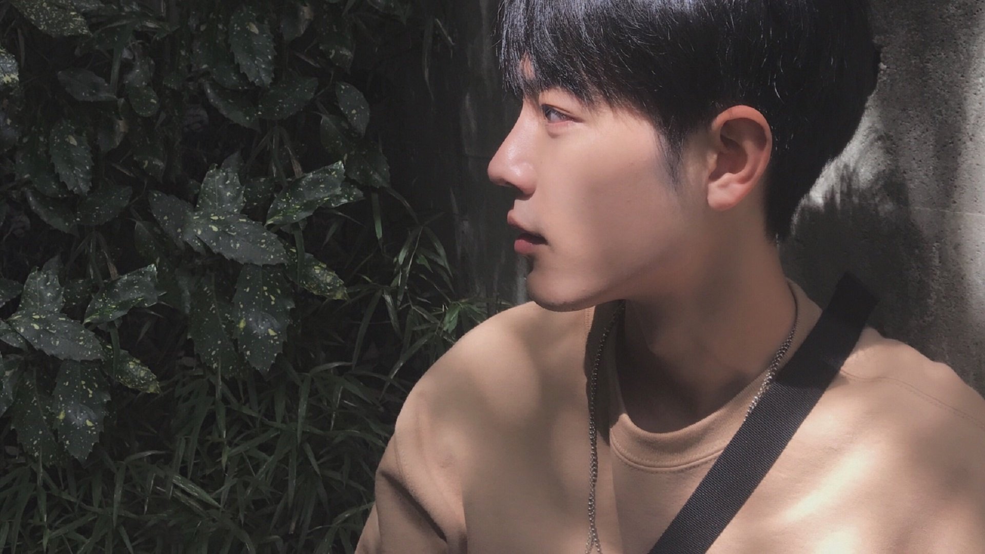 欧冠淘汰赛之夜,唯有聚光灯下,萨内那只右脚划出的弧线永不谢幕