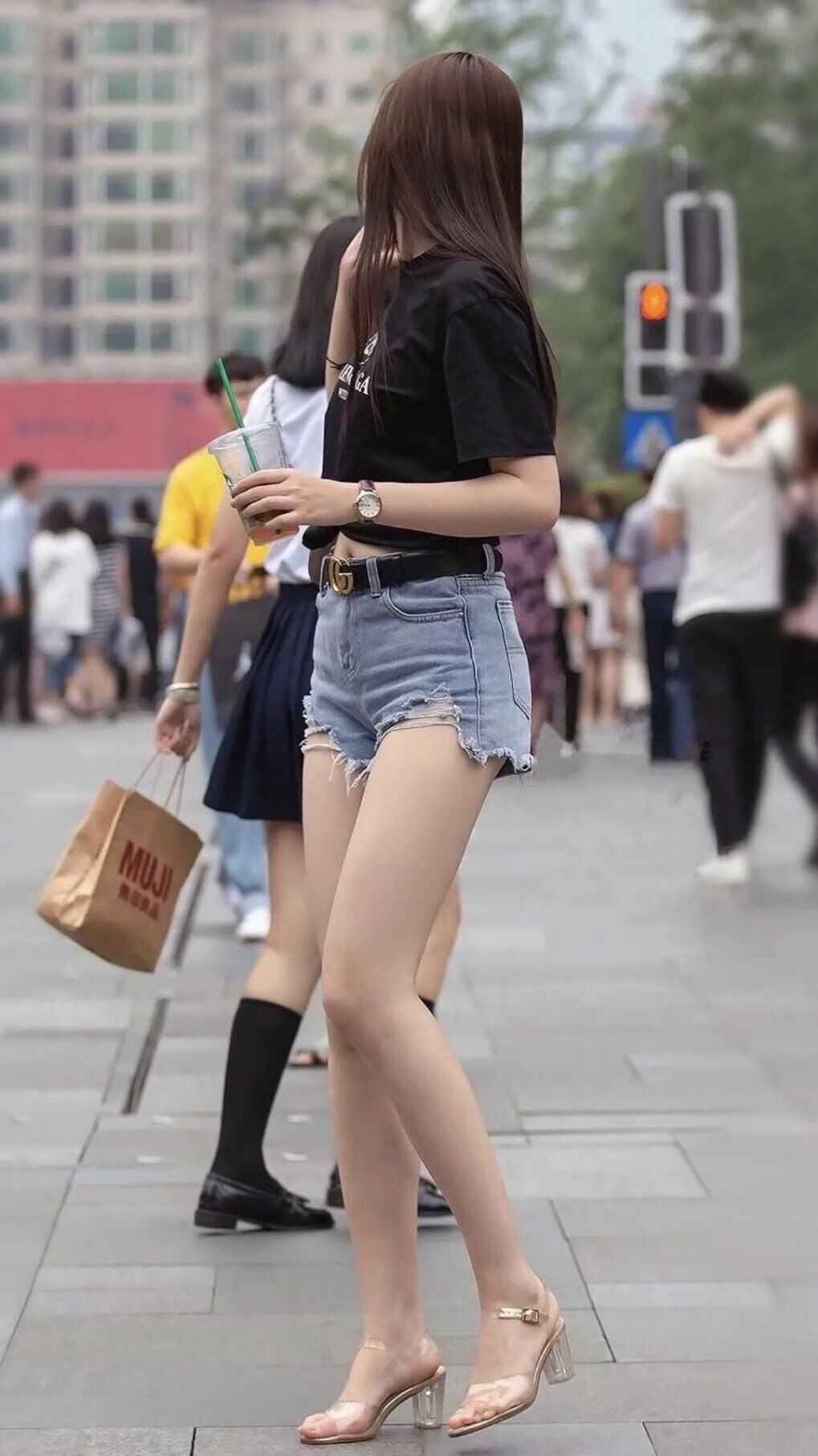 构思（可选其一或融合）